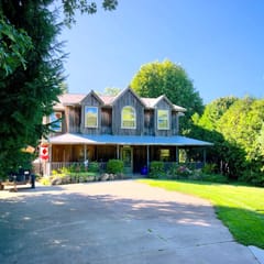 Serenade Lakefront Cottage