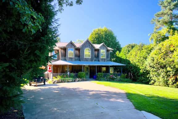 Serenade Lakefront Cottage - Image 1