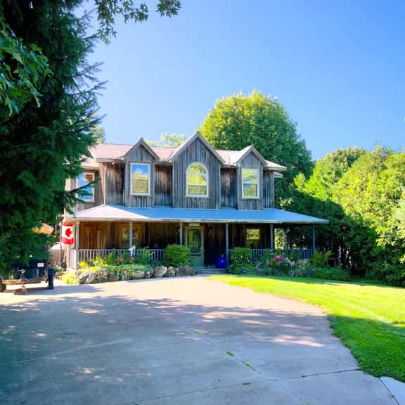 Serenade Lakefront Cottage - Image 1